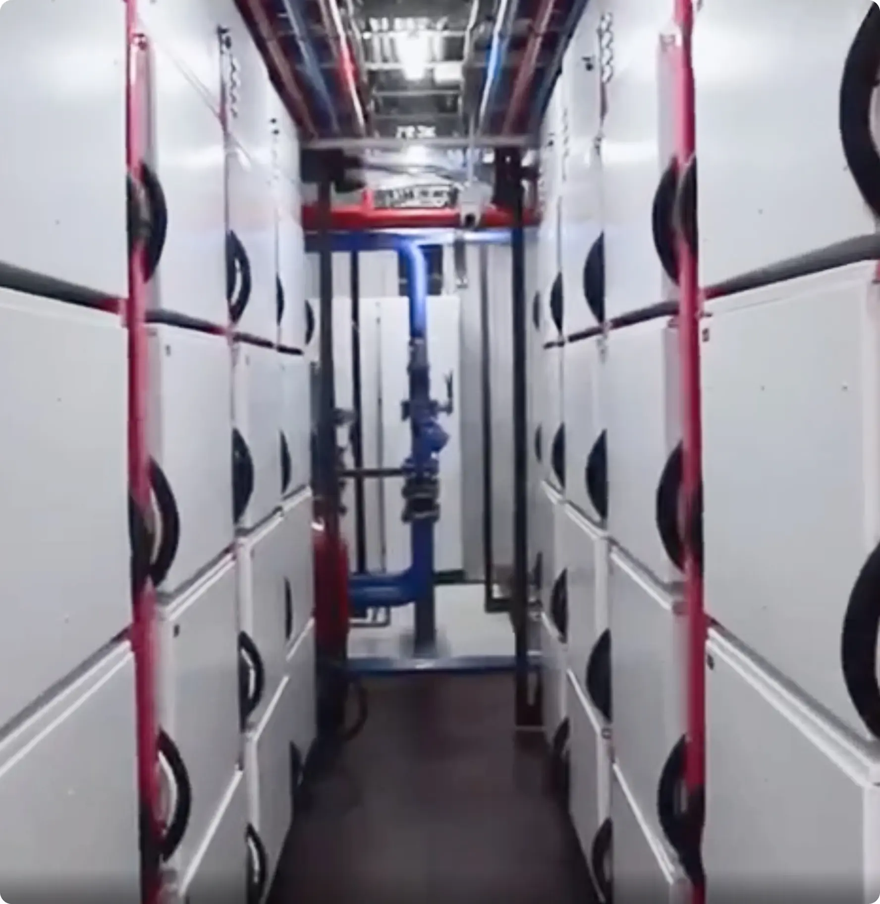 Immersion mining container interior walkway